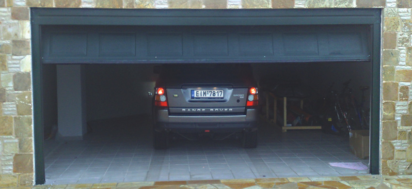 Voyager sectional garage door