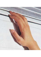 Special finishing for finger protection, interior - exterior The area where the panels are jointed together is specially formed so as to prevent potential trapping of the fingers while opening or closing the garage door.